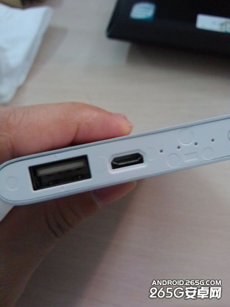小米超薄移动电源曝接口问题 重销量不重细节