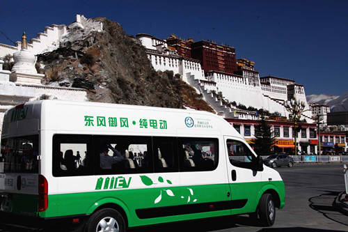 西藏引进东风襄阳纯电动汽车在拉萨运行示范 