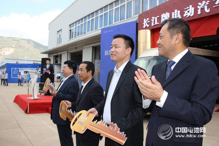 长江牌电动汽车首发车型下线  云南五龙正式投产