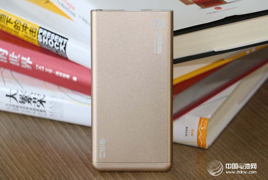 爱了，就不要释手！电小二锋6移动电源到手