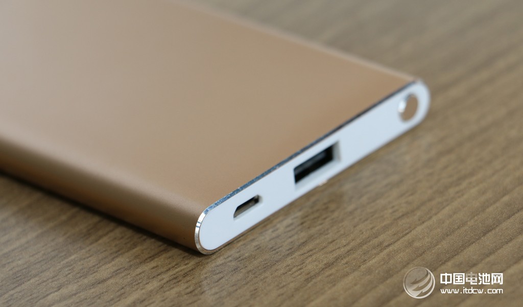 爱了,就不要释手!电小二锋6移动电源到手 爱了,就不要释手!电小二锋6移动电源到手