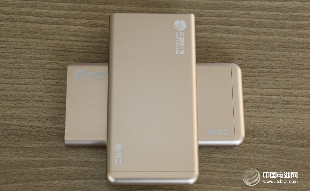 爱了,就不要释手!电小二锋6移动电源到手 爱了,就不要释手!电小二锋6移动电源到手