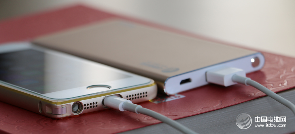 爱了,就不要释手!电小二锋6移动电源到手 爱了,就不要释手!电小二锋6移动电源到手