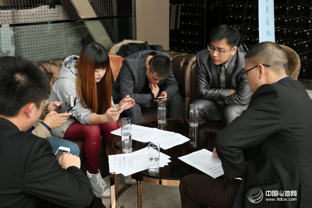 苹果iPhone天生伴侣  深圳倍斯特推出小苹果移动电源