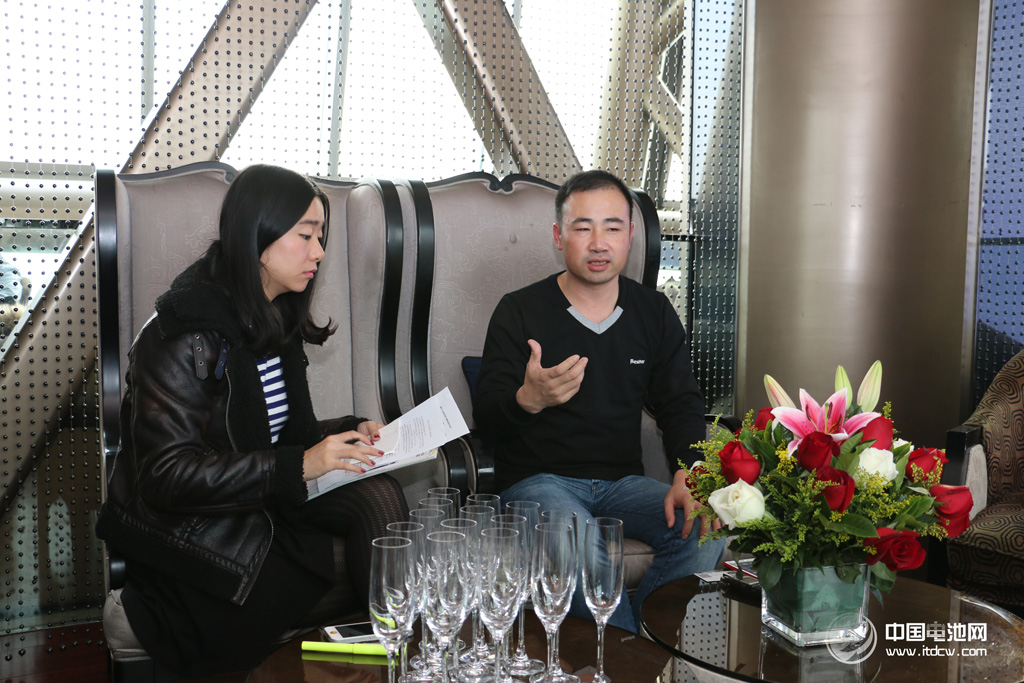 苹果iPhone天生伴侣  深圳倍斯特推出小苹果移动电源