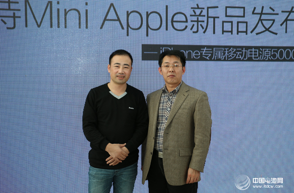倍斯特总经理潘良春与中国电池网CEO于清教合影