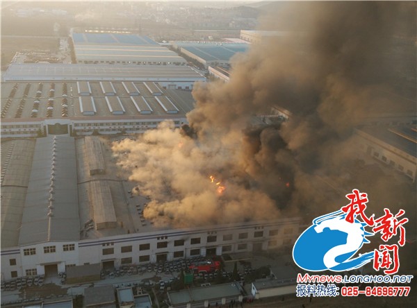 徐州宗申摩托车厂喷漆车间突发大火 大火烧了6小时