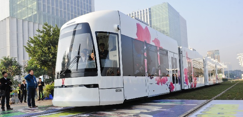 株洲研发世界首列超级电容有轨电车开通试乘