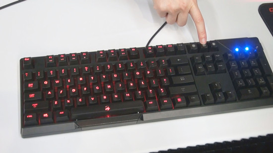 台厂在CES展示可变色键盘、动态弯曲电池芯