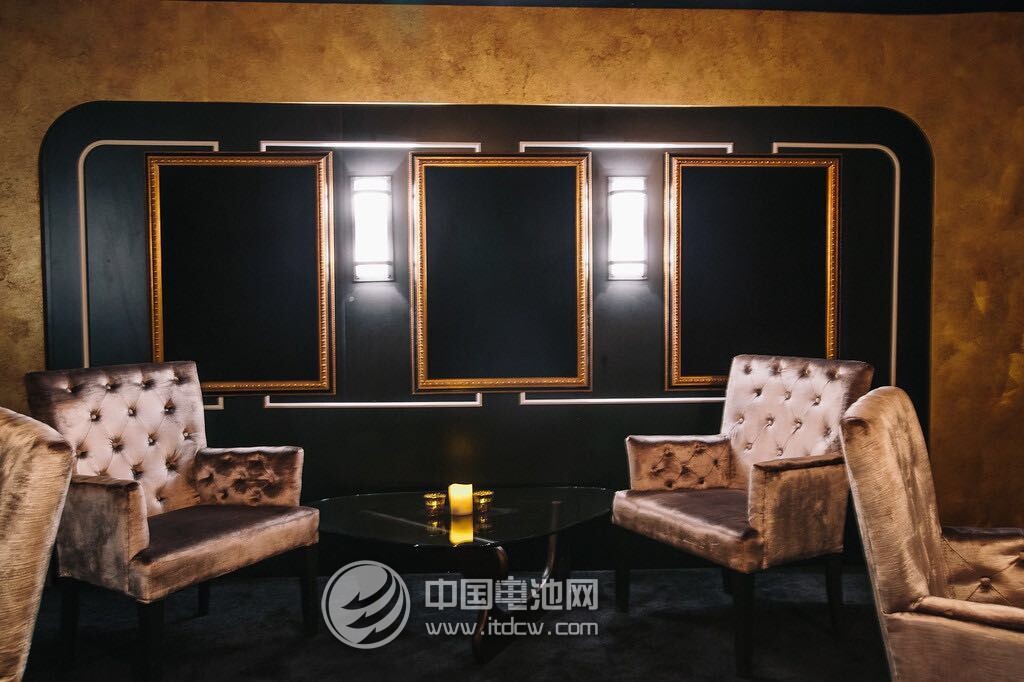 美国Mophie惊艳2015 CES  发布多款移动电源新品