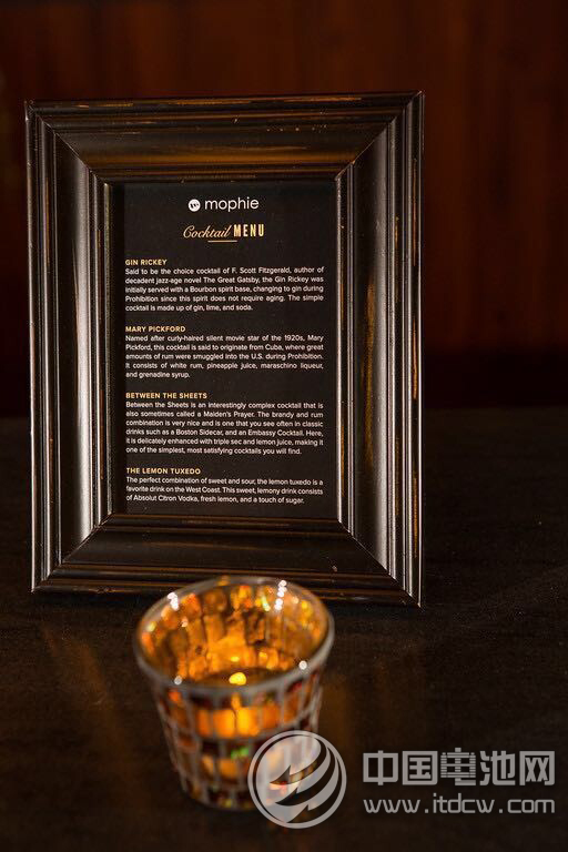 美国Mophie惊艳2015 CES  发布多款移动电源新品