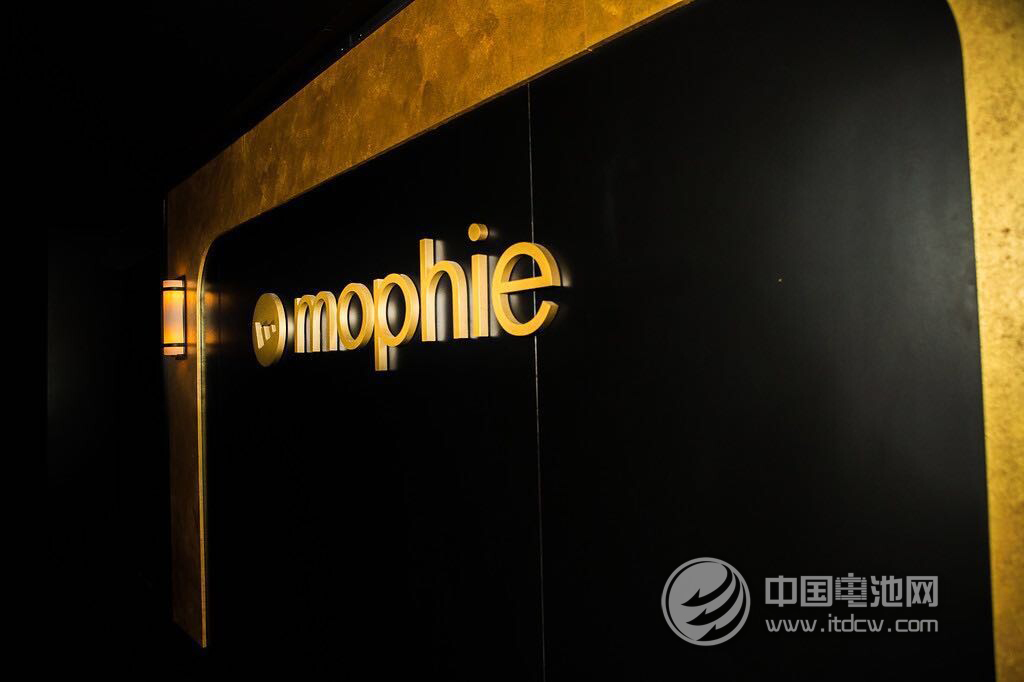 美国Mophie惊艳2015 CES  发布多款移动电源新品