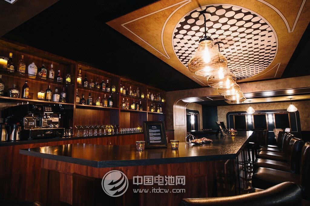 美国Mophie惊艳2015 CES  发布多款移动电源新品