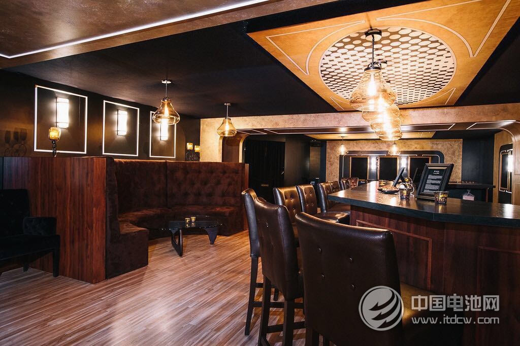 美国Mophie惊艳2015 CES  发布多款移动电源新品