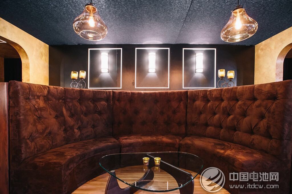 美国Mophie惊艳2015 CES  发布多款移动电源新品