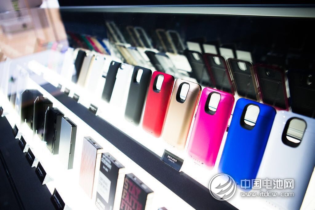 美国Mophie惊艳2015 CES  发布多款移动电源新品