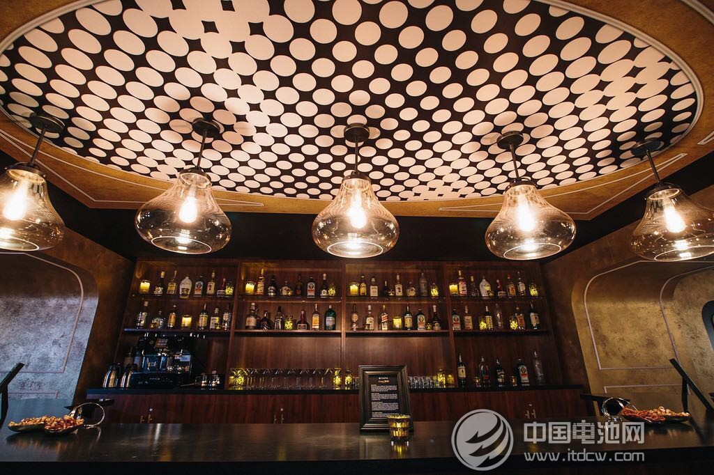 美国Mophie惊艳2015 CES  发布多款移动电源新品