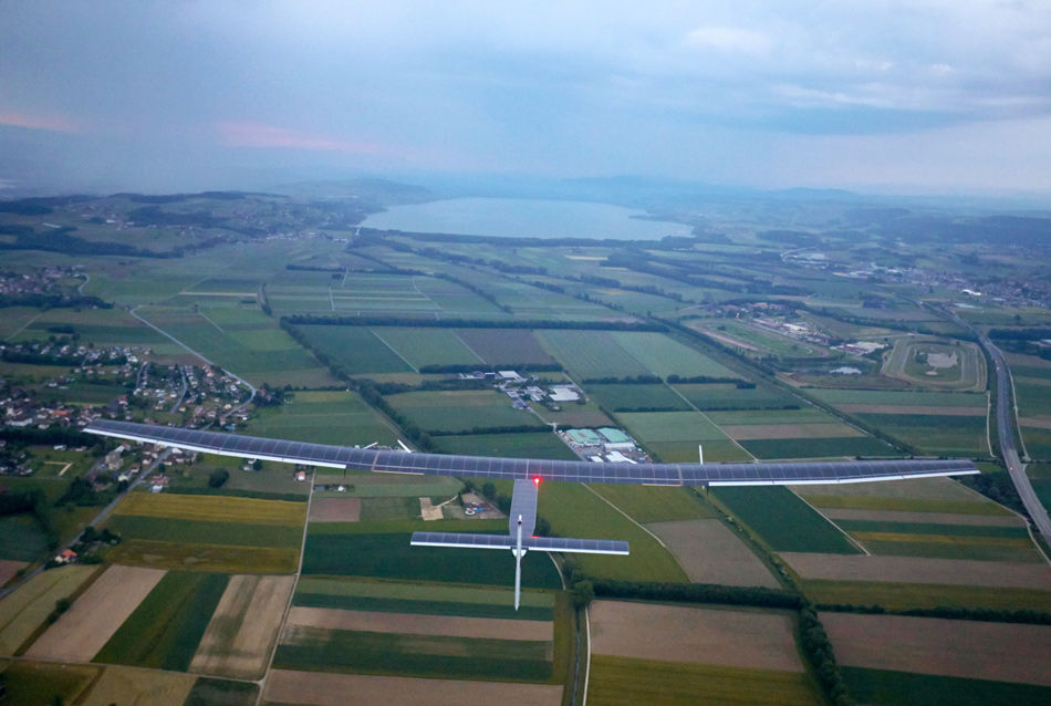 全球最大太阳能飞机运往阿联酋 准备环球飞行 全球最大太阳能飞机运往阿联酋 准备环球飞行