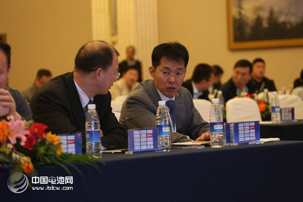 中国有色金属工业协会锂业分会秘书长张江峰与中国电池网CEO于清教