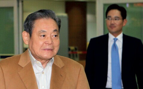 p74 在三星电子董事长李健熙住院之后，李在镕（右）将继承三星电子、金融、建筑等集团主力业务部门的格局更加明晰。 CFP