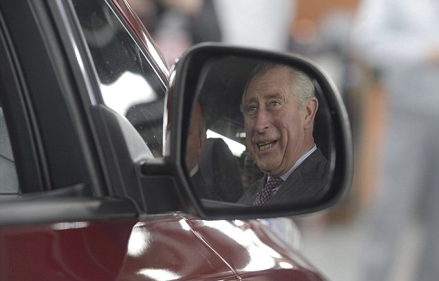 查尔斯王子参观日产工厂 看好电动汽车