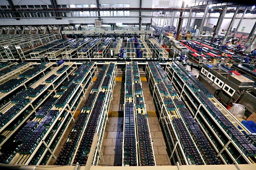 新能源汽车势头迅猛 今年产销量或达20万