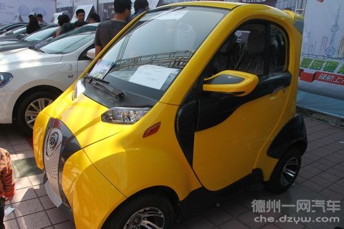小型电动车：开的人说挺爽，想买的人在犹豫