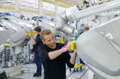 特斯拉欲建超级工厂  开出了史上最大机器人订单