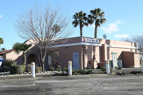 特斯拉加州换电站准备就绪 仅对受邀车主开放