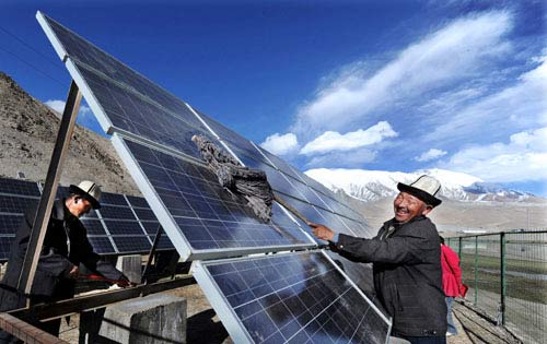 发挥新疆资源优势 加快光伏产业发展