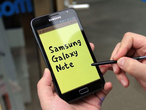 三星智能手机全球市场份额跌破20% 苹果大获全胜