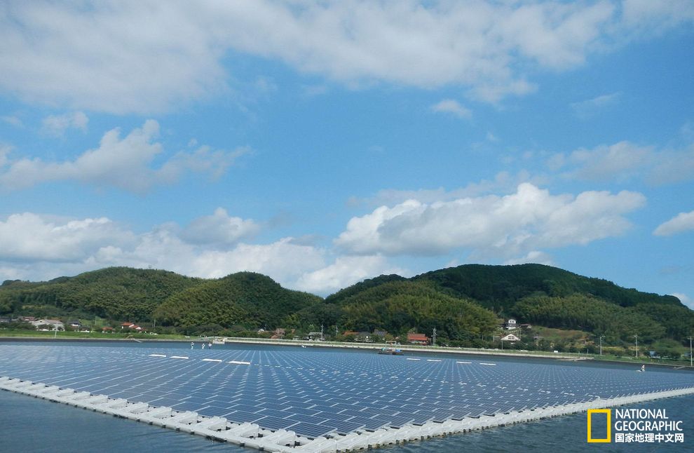 日本家庭供：电使用水上太阳能板