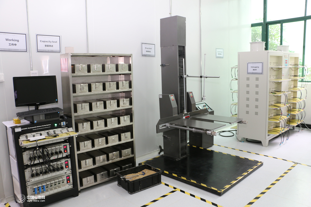 移动电源检测中心设备一应俱全，实验室一尘不染