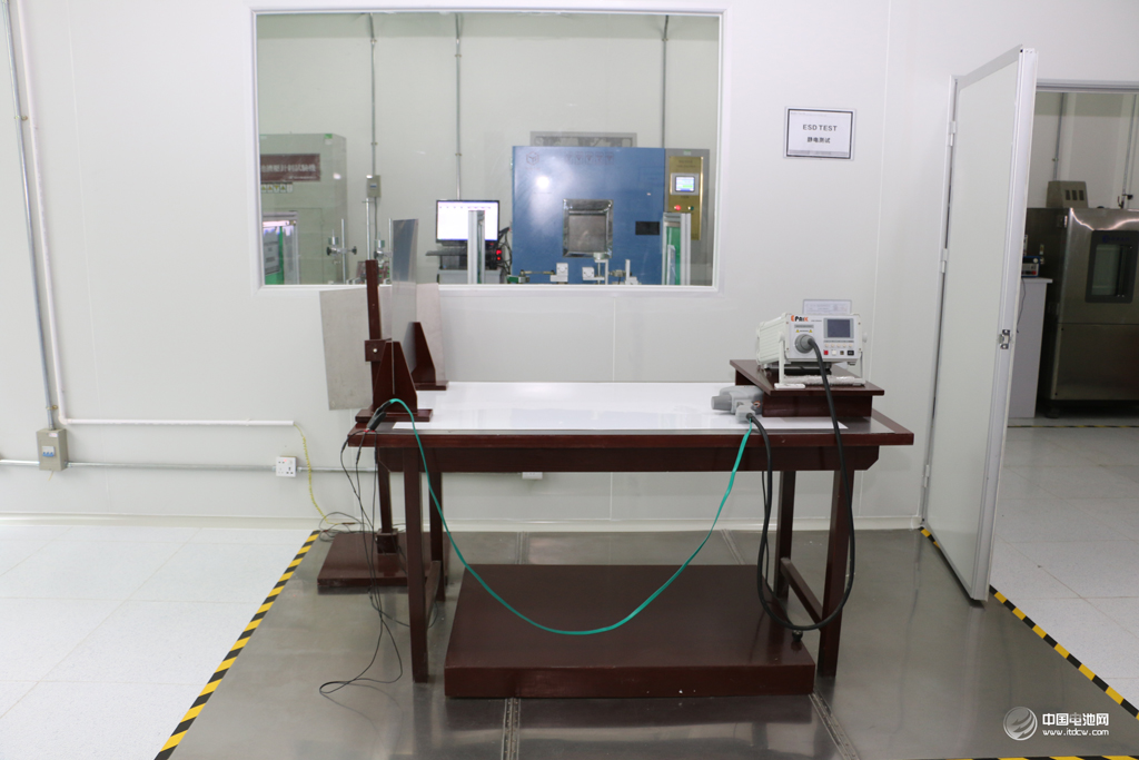 移动电源检测中心设备一应俱全，实验室一尘不染