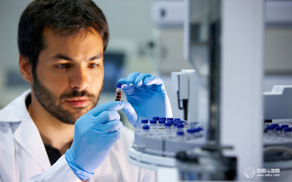 糟糕的电池续航 终于有家巨头看不下去了！