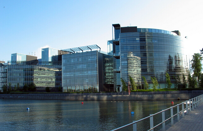 诺基亚的跌宕起伏：从高峰跌落引发芬兰全国性危机