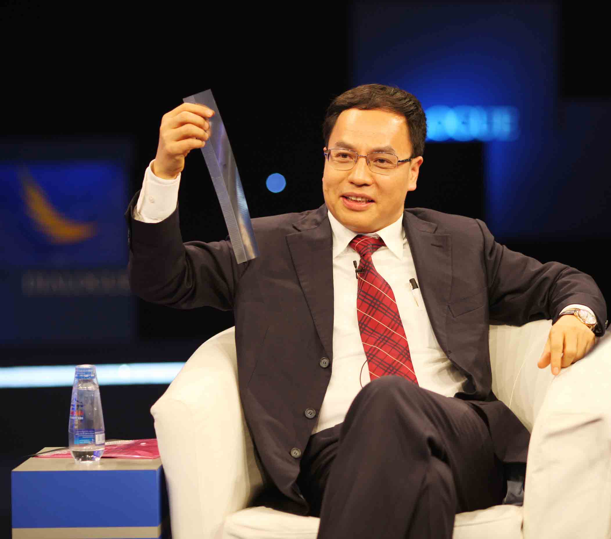 李河君辞任汉能薄膜发电董事会主席 副总裁接任