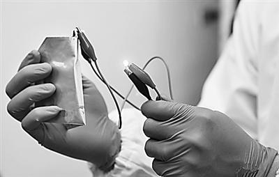 可弯折电池或助设计单兵穿戴设备 1分钟充满电