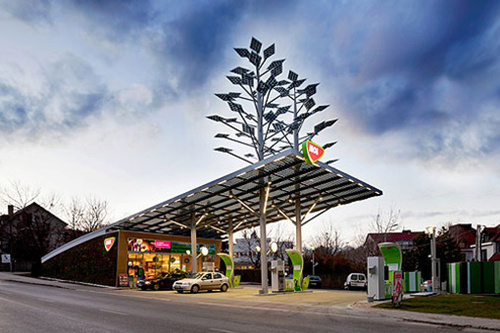 陕西省首座高速公路汽车充电站投用 最快1小时完成充电