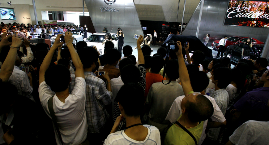 新能源车推广之惑：征收充电服务费非长久之计