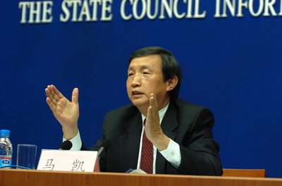 马凯：推动新能源汽车充电设施加快发展