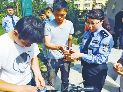 电动车装“黑匣子”与110联网  电池被盗也能警示