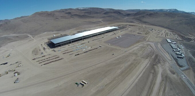 无人机拍摄全球最大特斯拉超级电池工厂