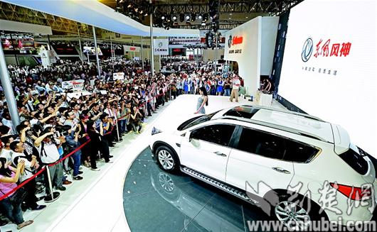 新能源车成华中车展明星  准车主盼多建充电桩