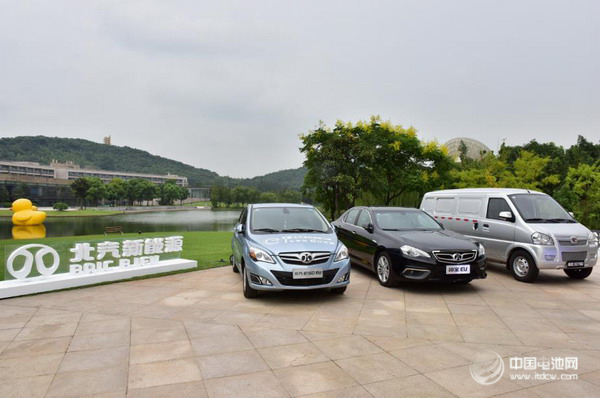 新能源电动车利好再现  实力微型电动车企业见到曙光