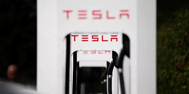 充电桩与换电模式：特斯拉为何不推90秒换电技术了？