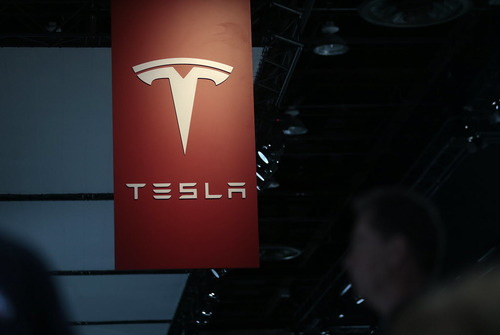 建电池厂设充电站造新能源车  特斯拉今年要花15亿美元