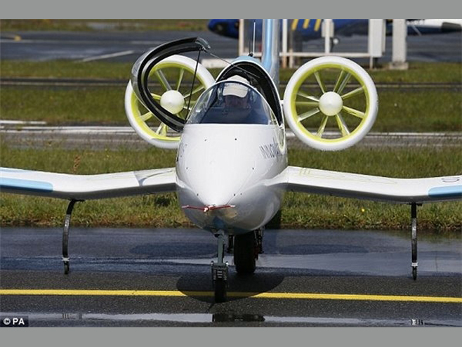 纯电动飞机起飞了！“空中特斯拉”纯电动飞机亮相