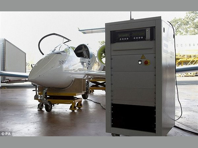 纯电动飞机起飞了！“空中特斯拉”纯电动飞机亮相