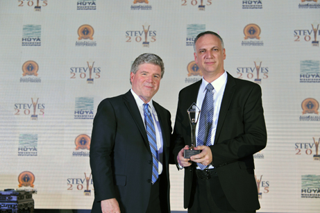 万向美国公司荣获“商业界奥斯卡”史迪威金奖